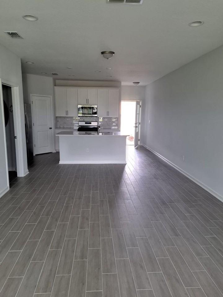 318 Brandon Lakes Dr - Photo 4 of 19