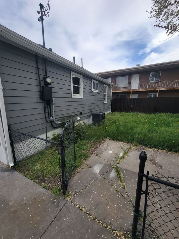 1351 W 800 S - Photo 4 of 37