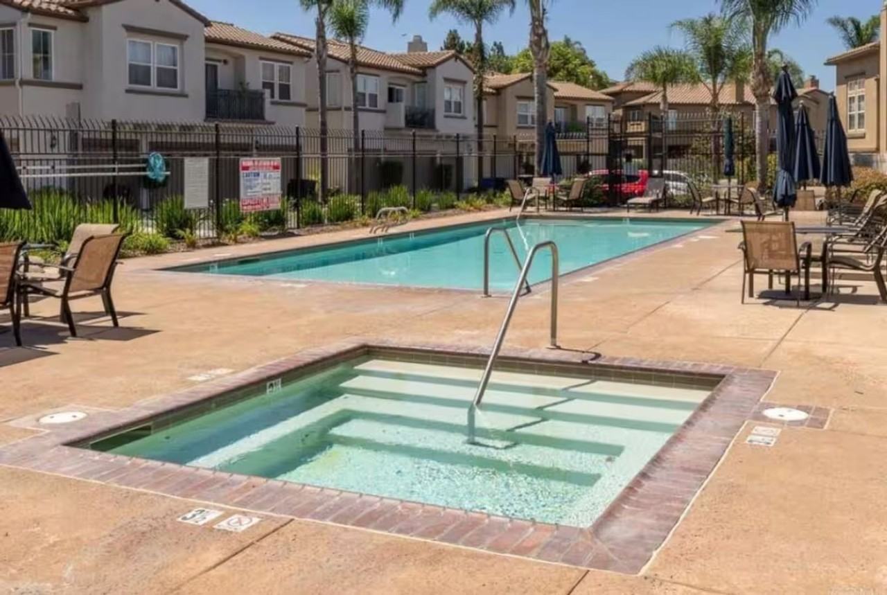 6233 Avenida De Las Vistas #4 - Photo 5 of 33