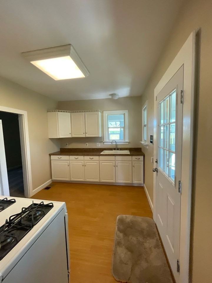 11125 Iowa St - Photo 6 of 21