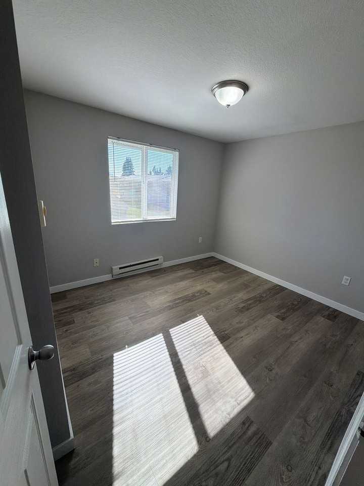 401 N Ash St - Photo 5 of 7