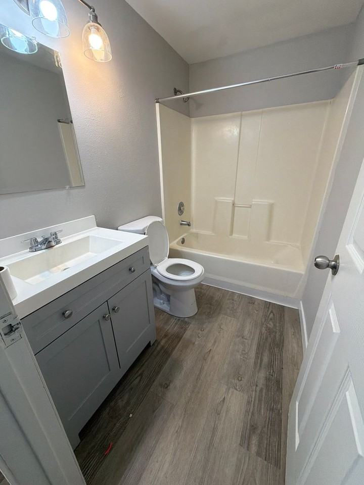 401 N Ash St - Photo 6 of 7