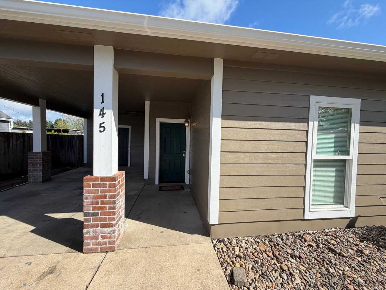 145 Se Mayberry Ave - Photo 2 of 18