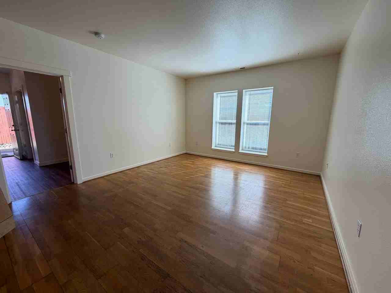 145 Se Mayberry Ave - Photo 6 of 18