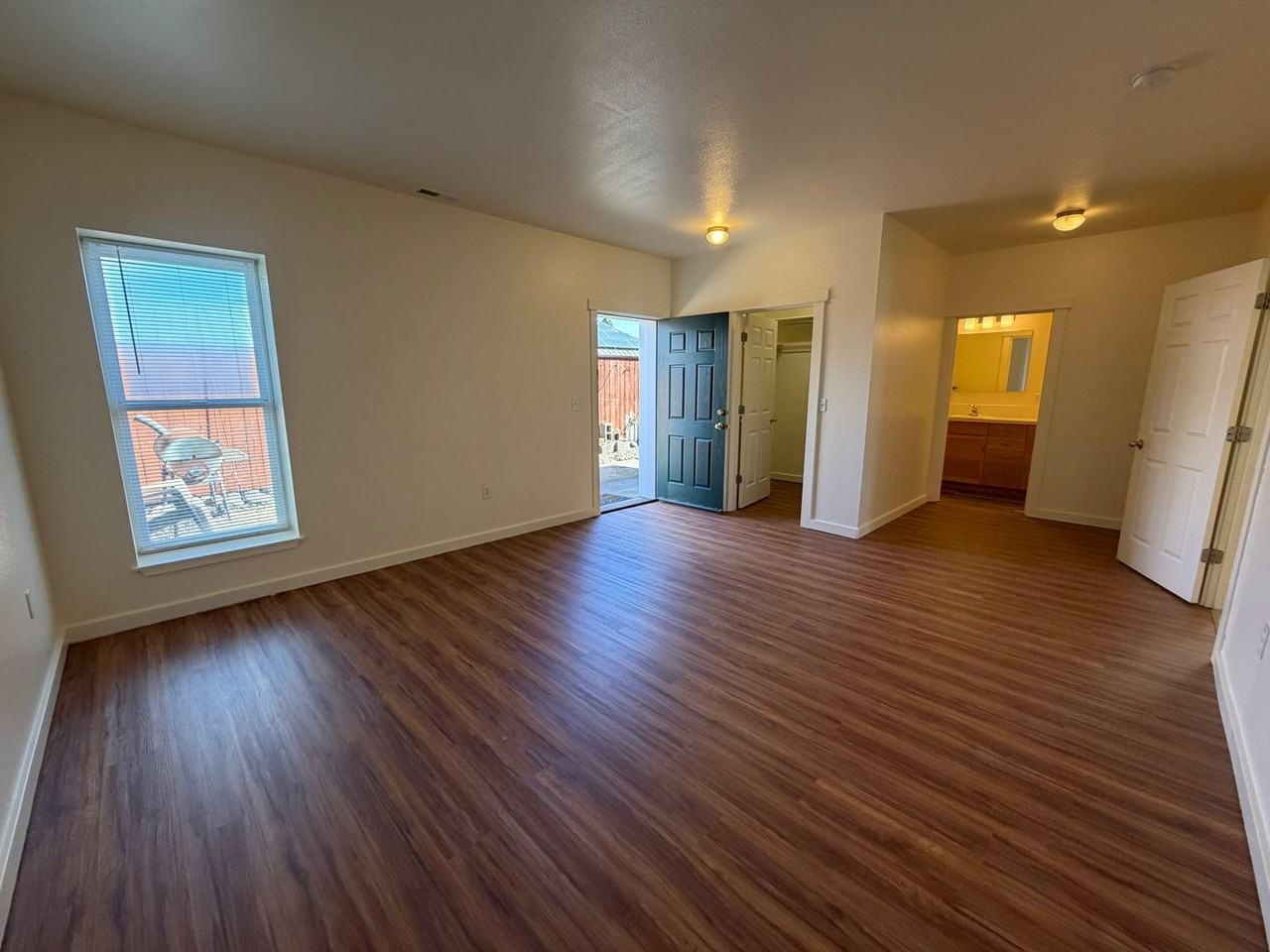 145 Se Mayberry Ave - Photo 7 of 18