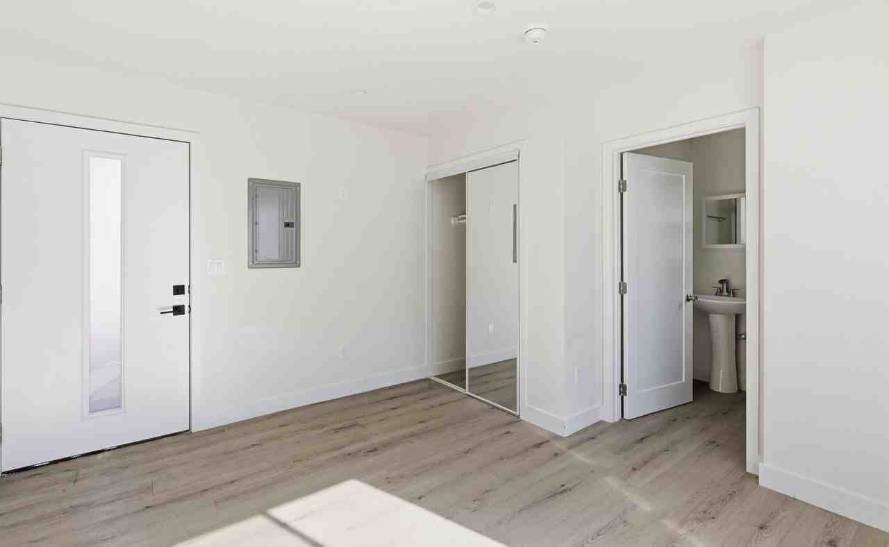 1474 S Wooster St - Photo 3 of 5