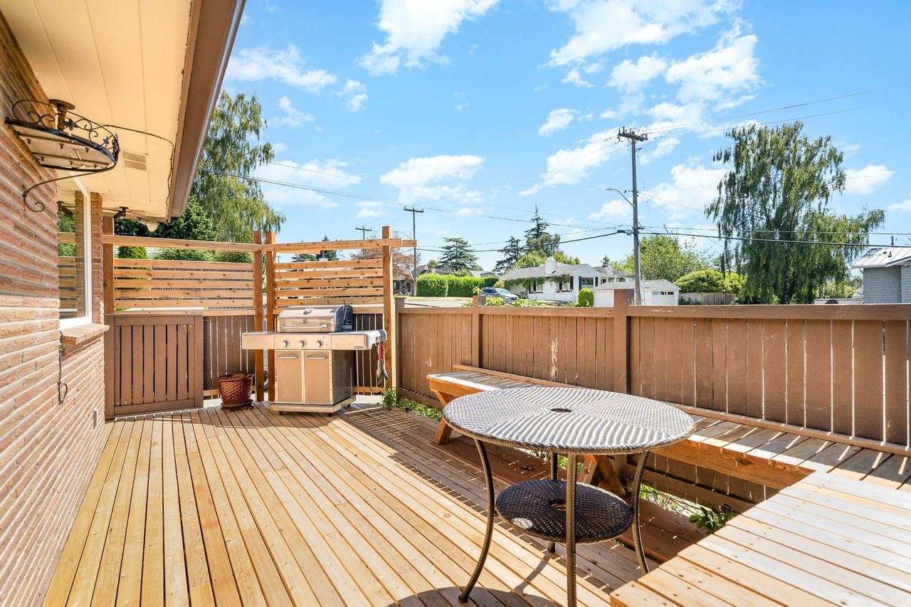 3200 30th Ave W - Photo 3 of 38