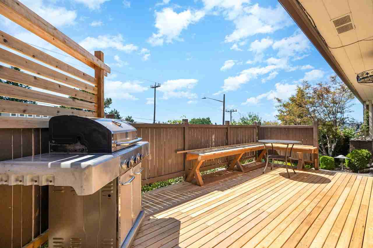 3200 30th Ave W - Photo 4 of 38