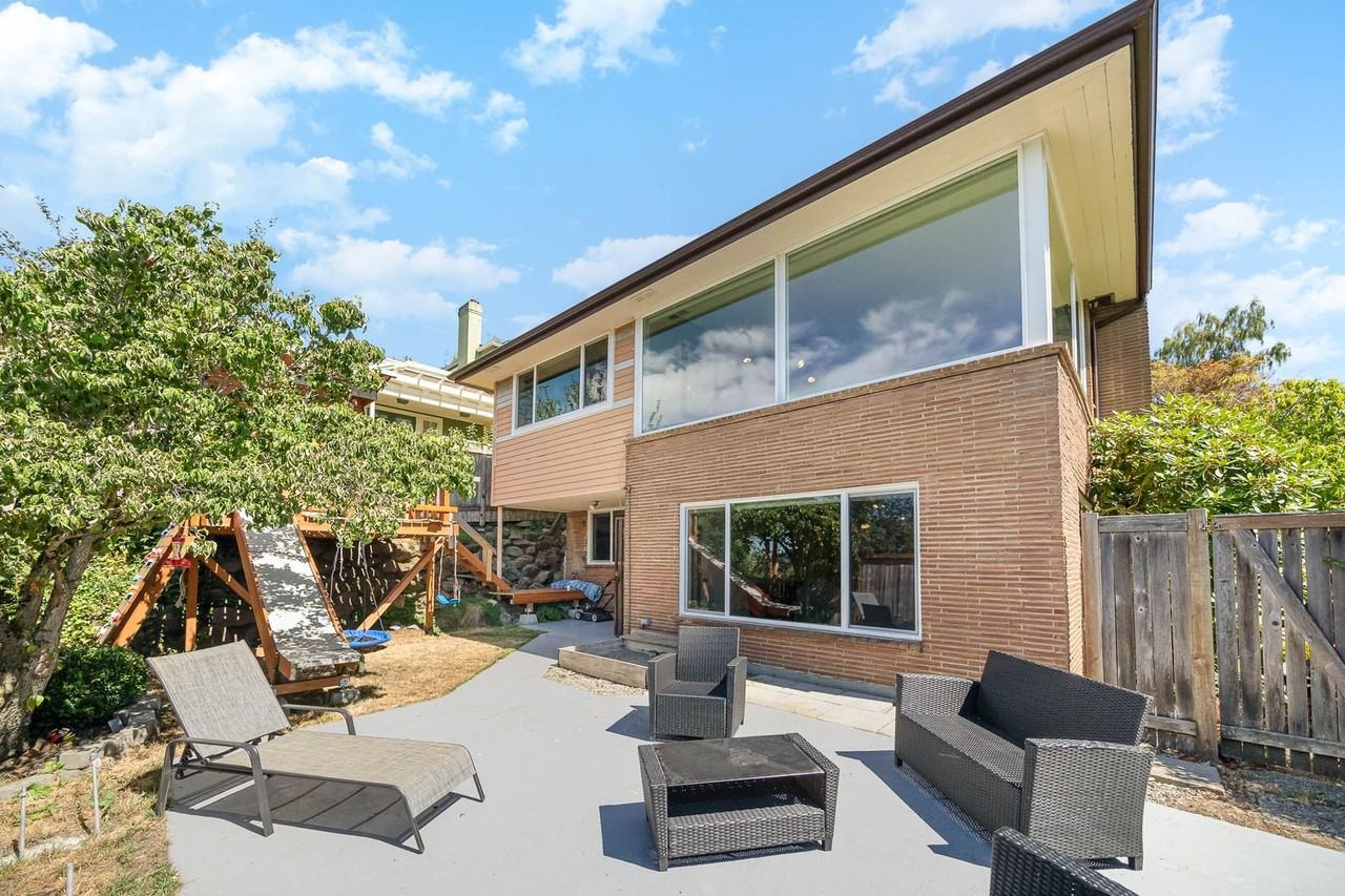 3200 30th Ave W - Photo 6 of 38