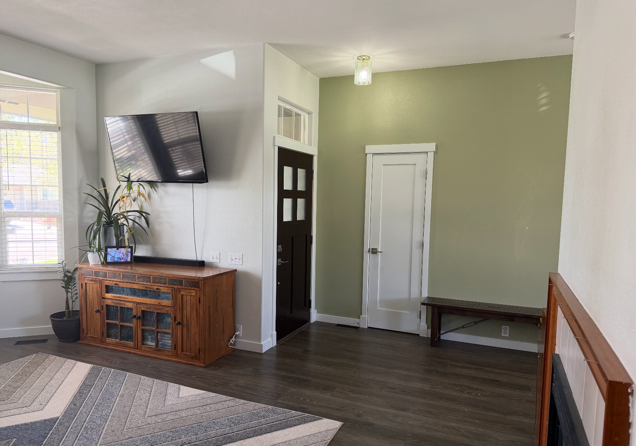 162 W Woodbury Dr - Photo 2 of 18