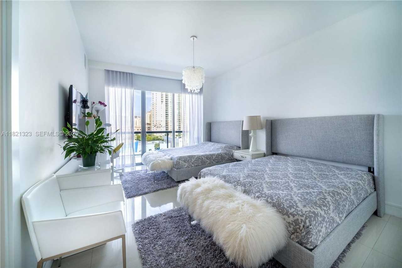 3250 Ne 188th St - Photo 7 of 14