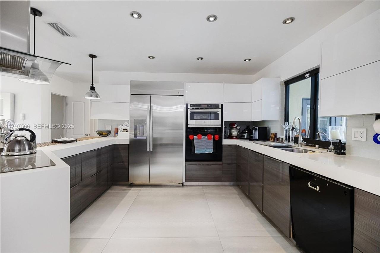 20375 Ne 22nd Pl - Photo 2 of 18