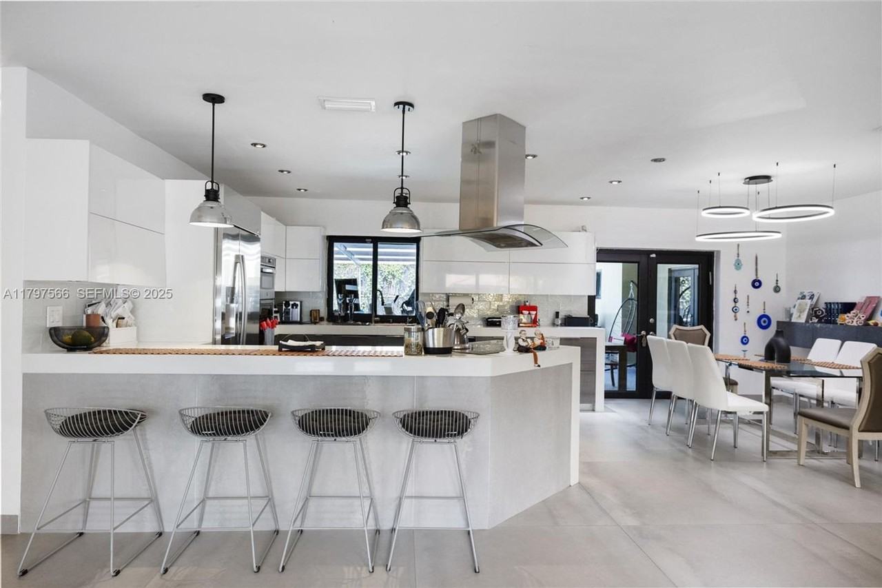 20375 Ne 22nd Pl - Photo 3 of 18