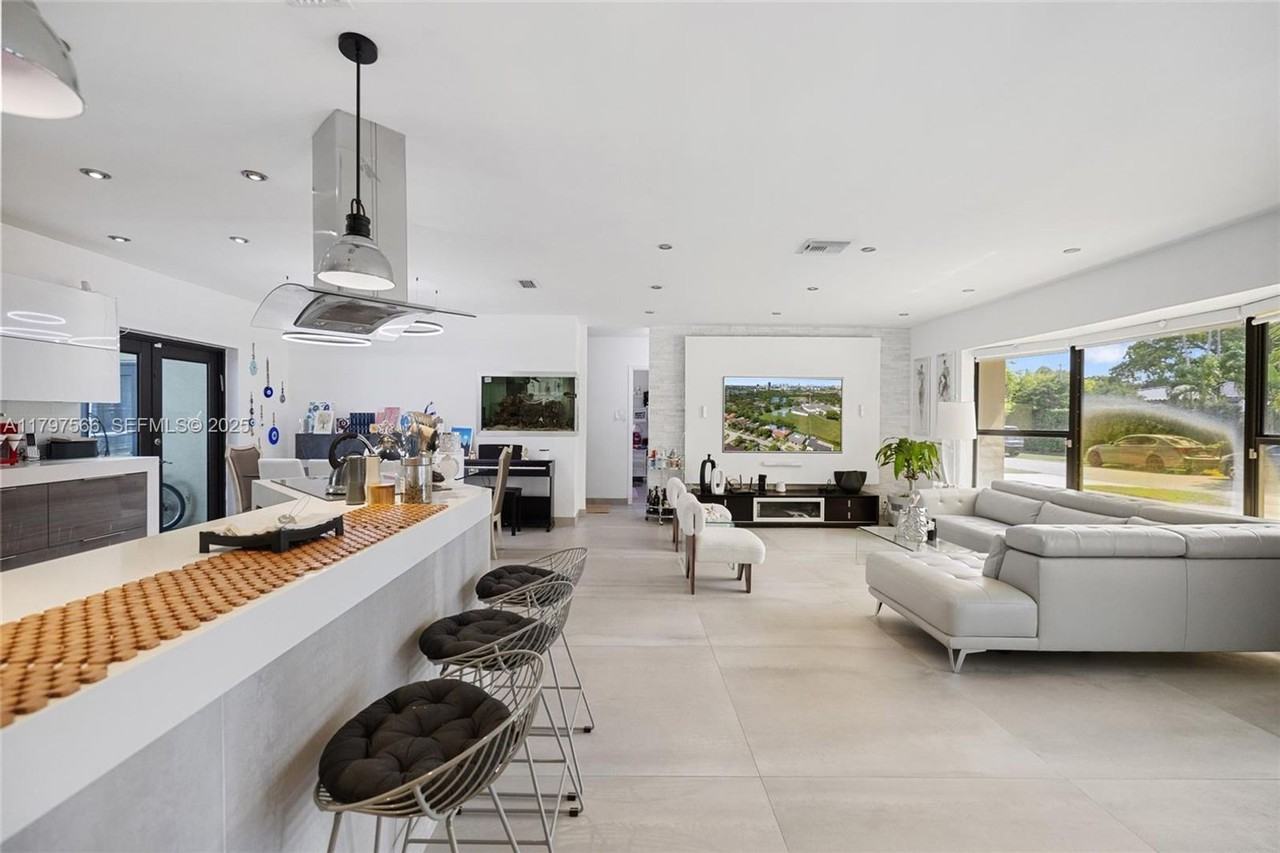 20375 Ne 22nd Pl - Photo 4 of 18