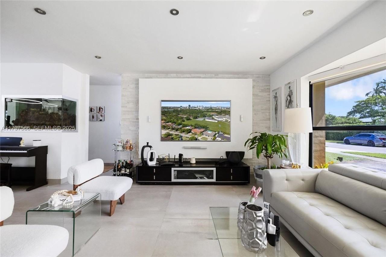 20375 Ne 22nd Pl - Photo 6 of 18