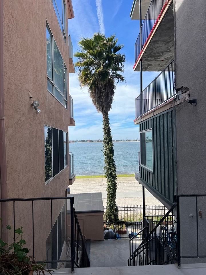 3802 Riviera Dr - Photo 5 of 10