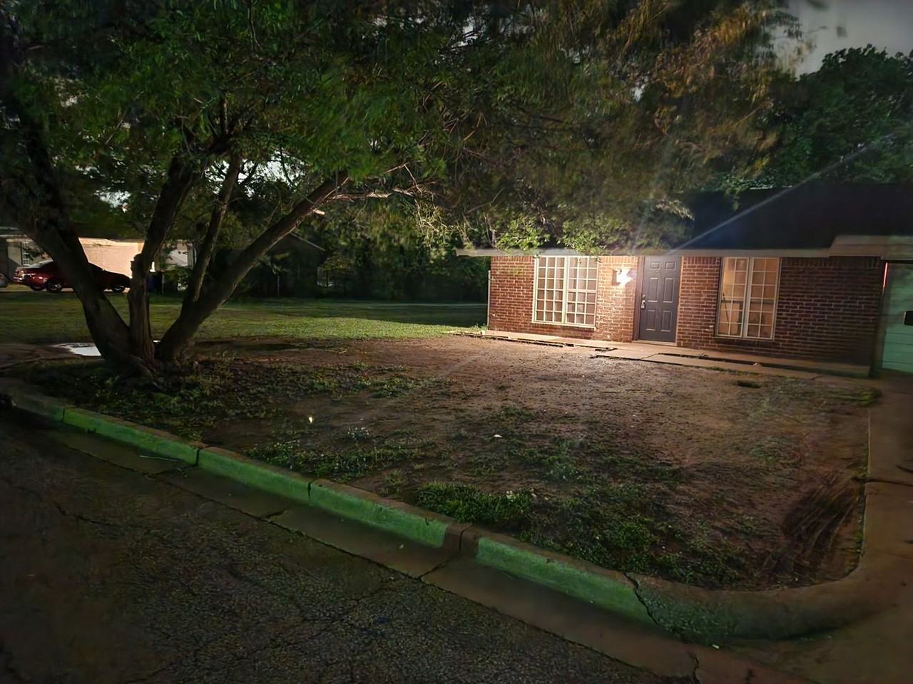 1816 N Saint Louis Ave - Photo 3 of 10