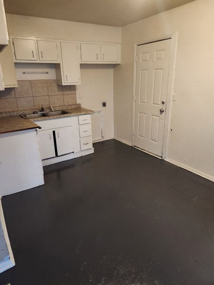 1816 N Saint Louis Ave - Photo 6 of 10