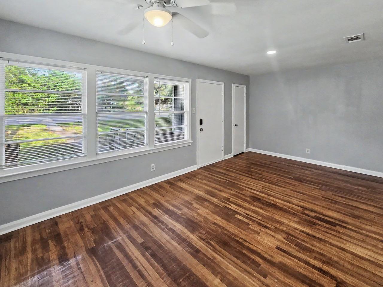 1302 Westward Ave - Photo 2 of 19