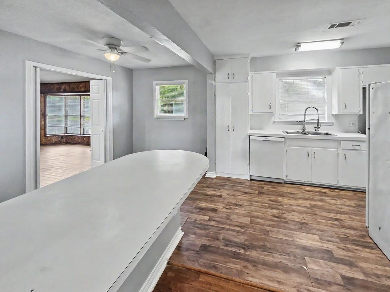 1302 Westward Ave - Photo 5 of 19