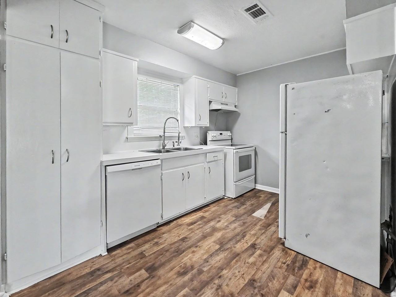 1302 Westward Ave - Photo 6 of 19