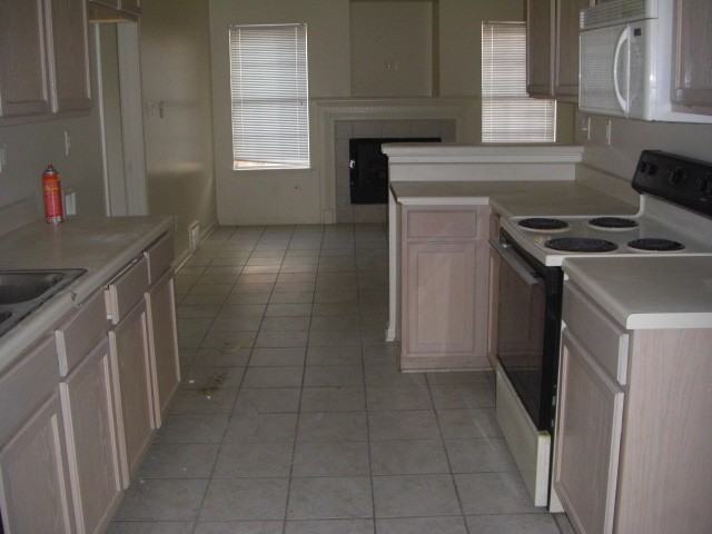 7720 Wolf Hollow Dr - Photo 5 of 8