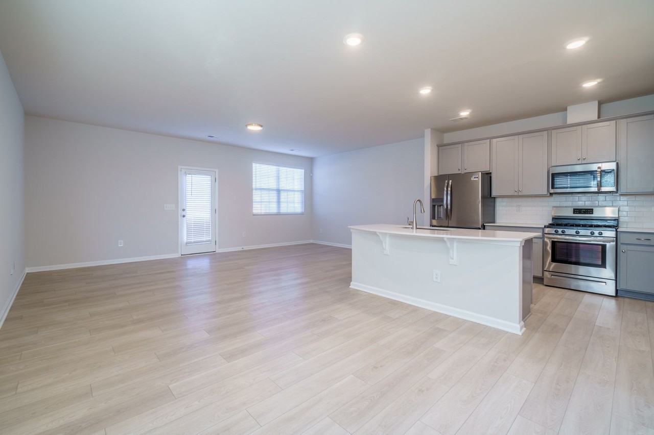 12956 Canton Side Ave - Photo 3 of 30