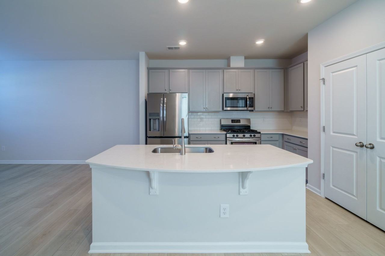 12956 Canton Side Ave - Photo 5 of 30