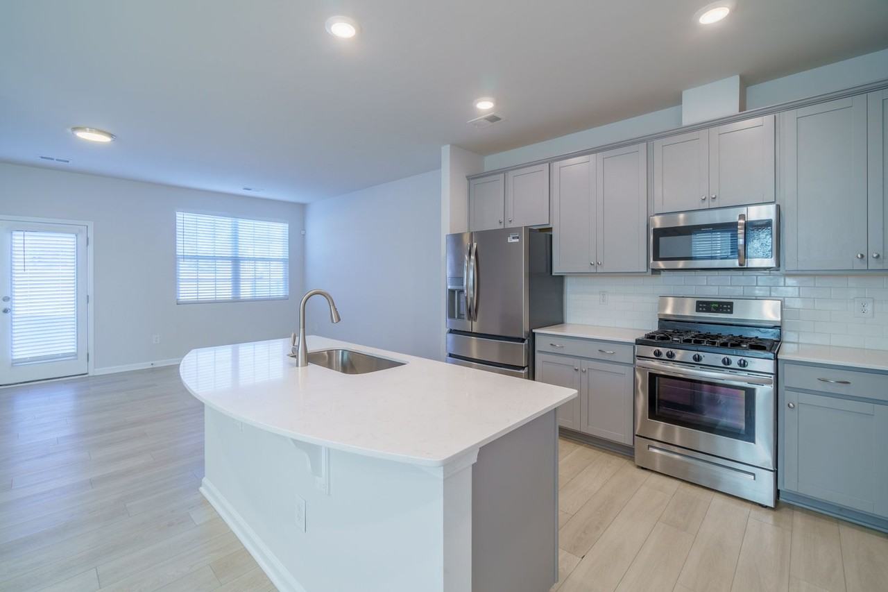 12956 Canton Side Ave - Photo 6 of 30