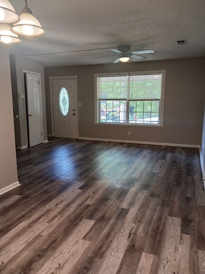 118 Wendell Dr - Photo 3 of 17