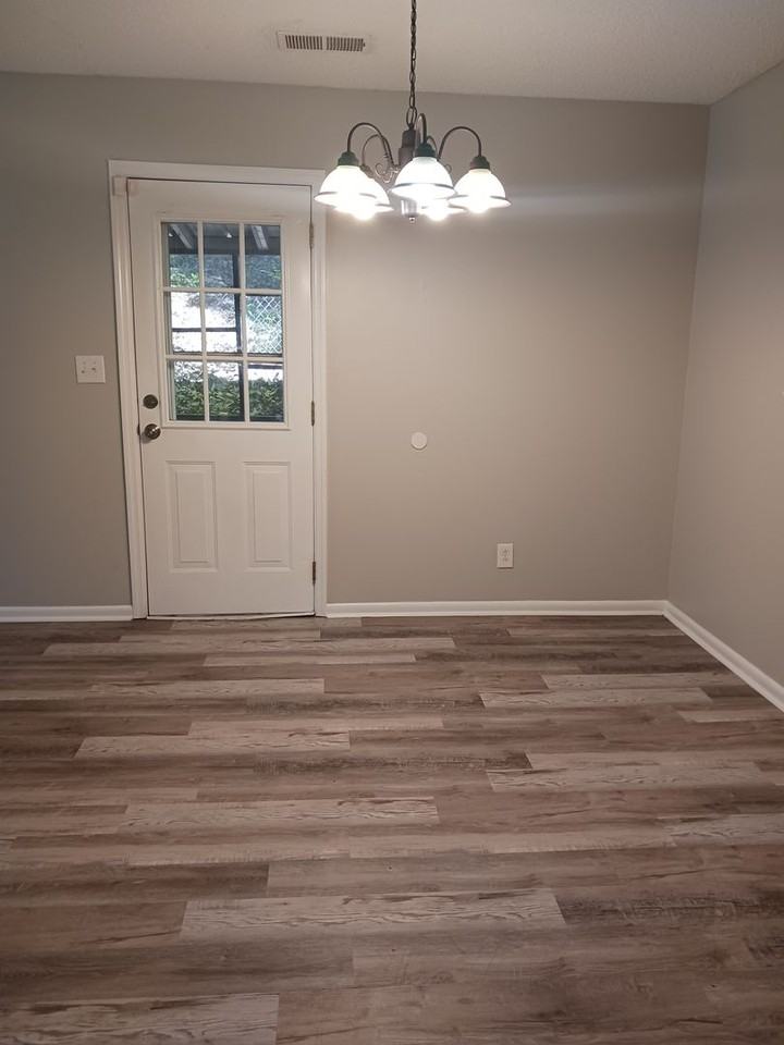 118 Wendell Dr - Photo 4 of 17