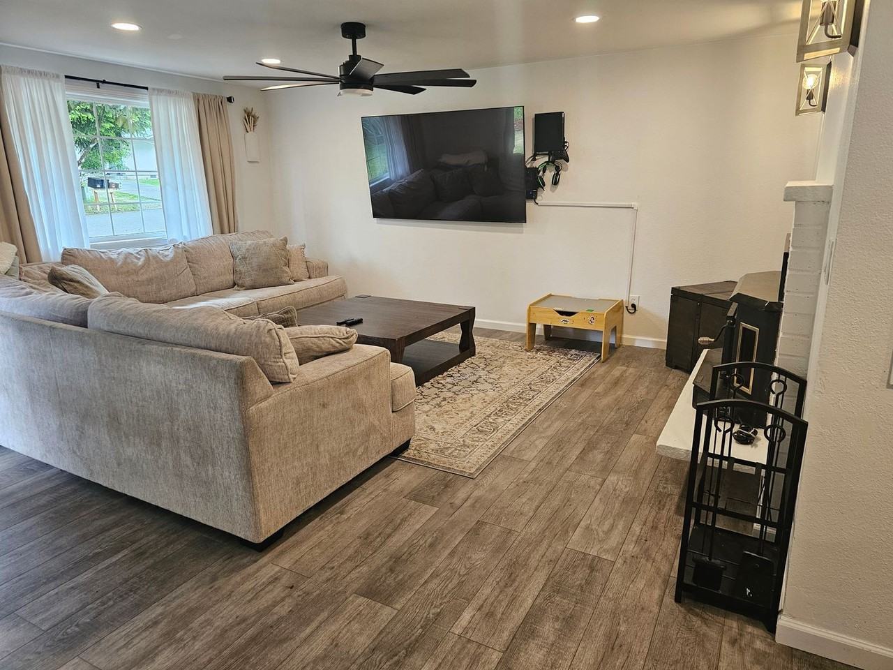 729 Oakcrest St Se - Photo 2 of 14