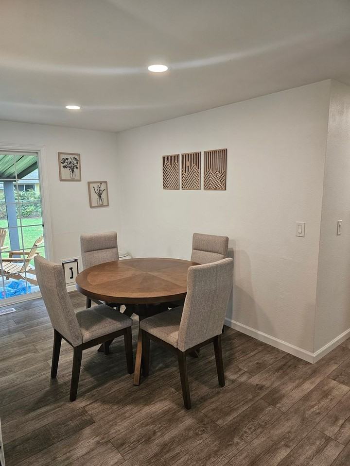 729 Oakcrest St Se - Photo 4 of 14