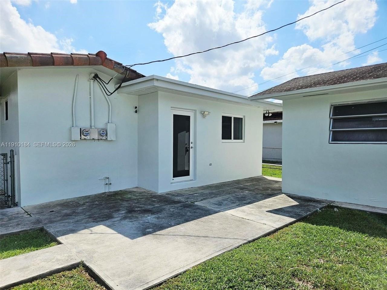 9301 Sw 37th St #4 - Photo 3 of 10