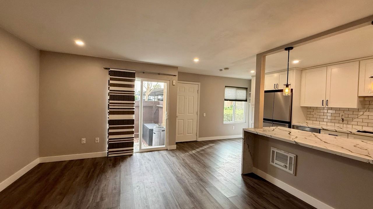 3454 Castle Glen Dr #139 - Photo 4 of 18