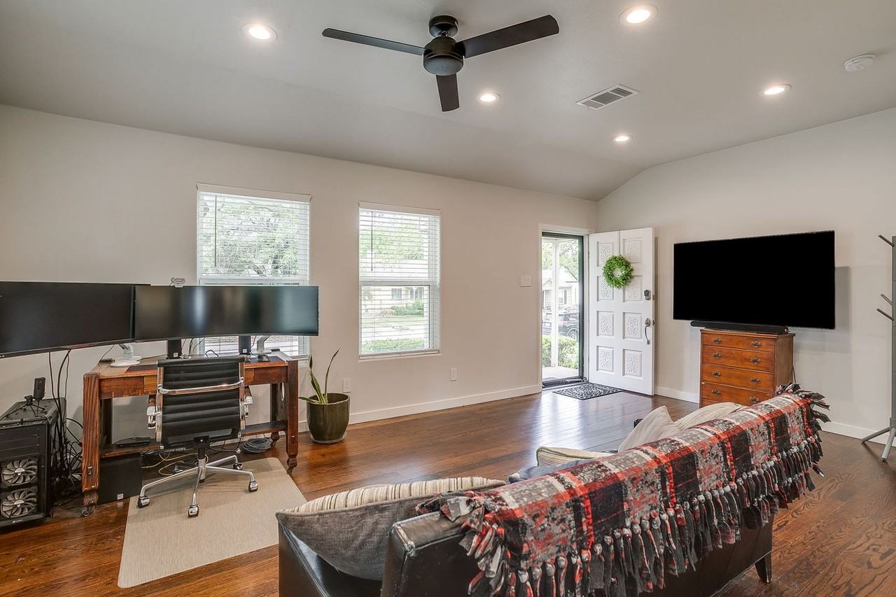 3821 Linden Ave - Photo 4 of 20