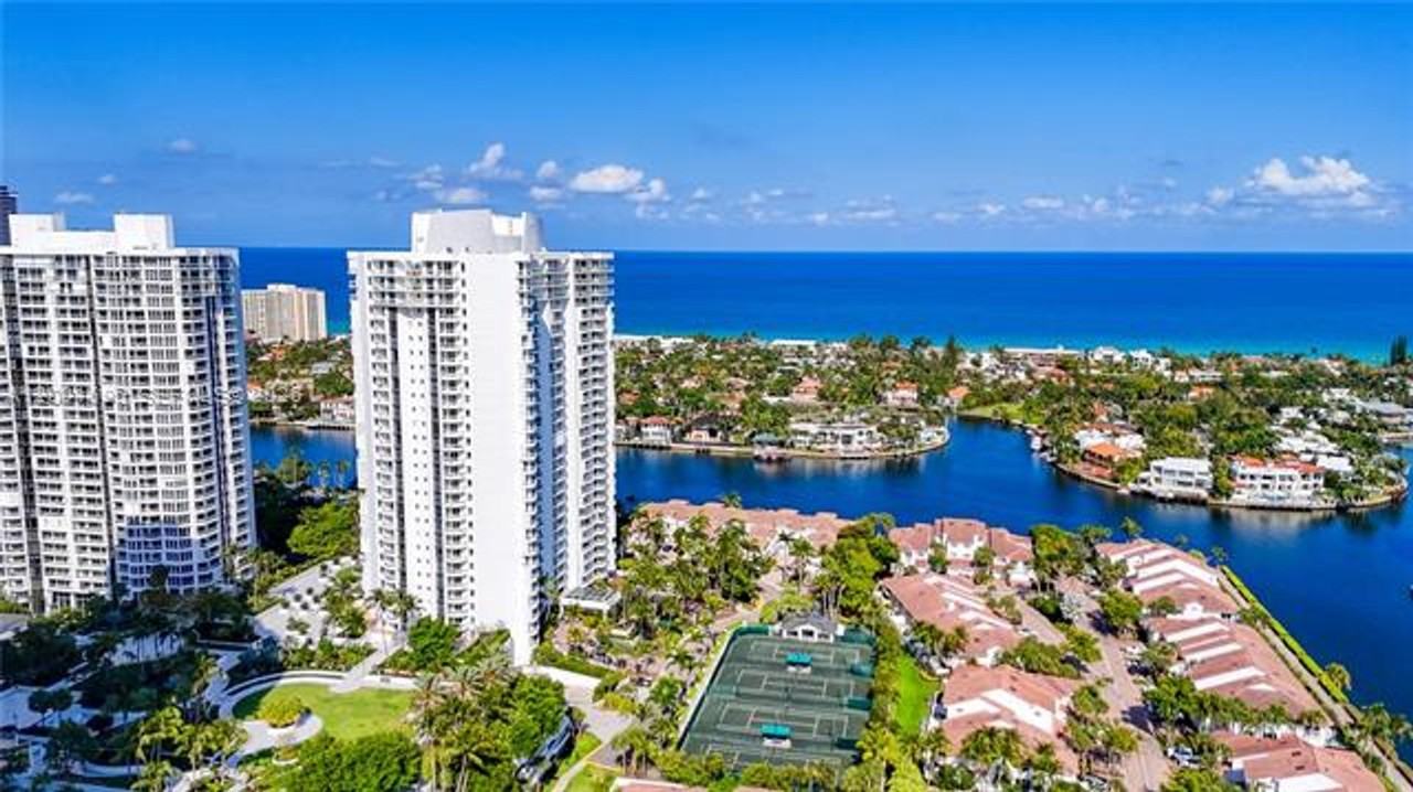 21050 Point Pl #2301 - Photo 3 of 39