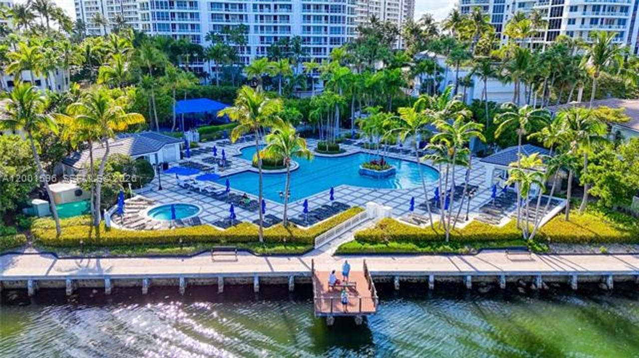 21050 Point Pl #2301 - Photo 4 of 39