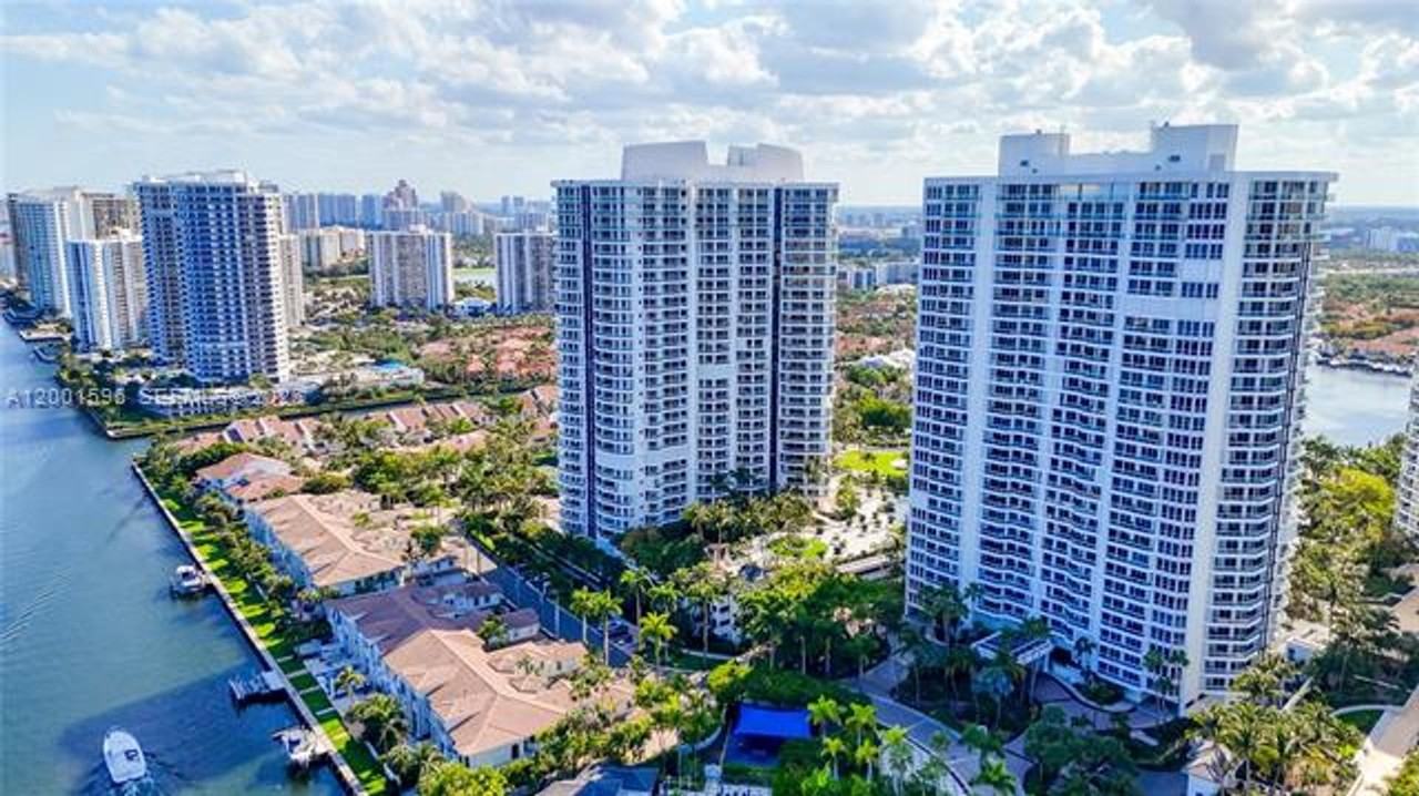 21050 Point Pl #2301 - Photo 5 of 39