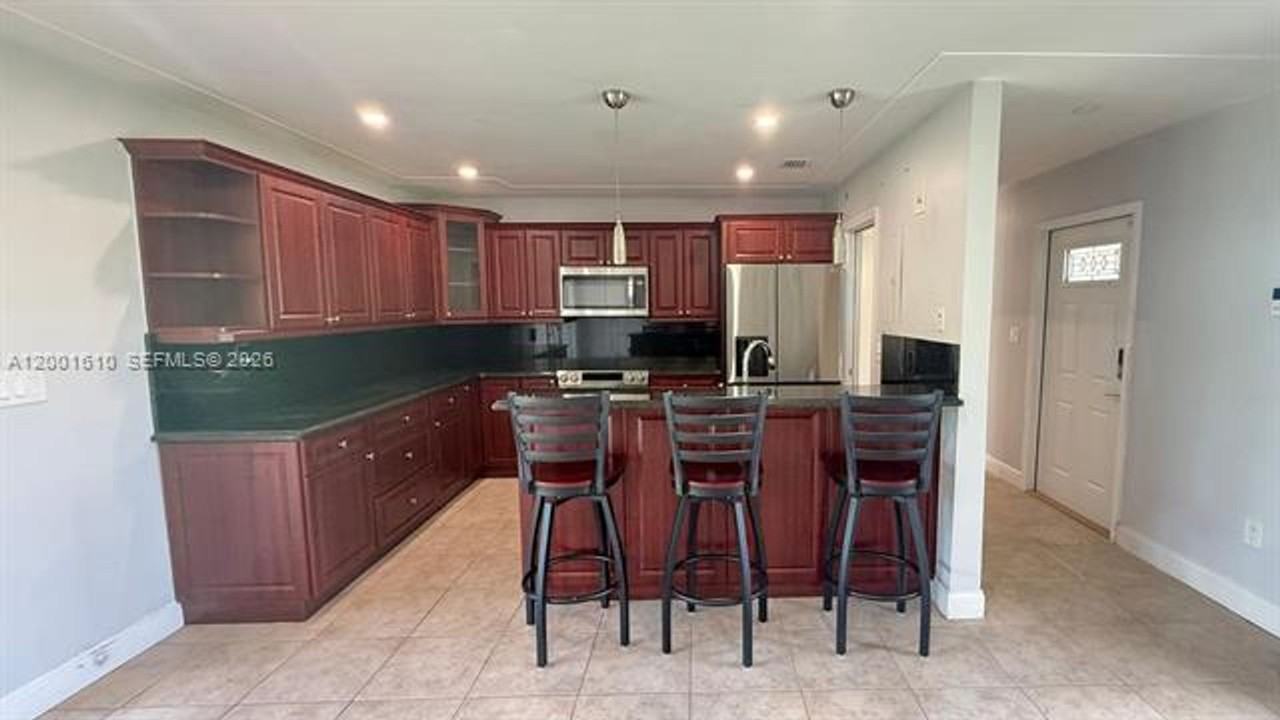 8820 Sw 43rd Ter - Photo 3 of 17