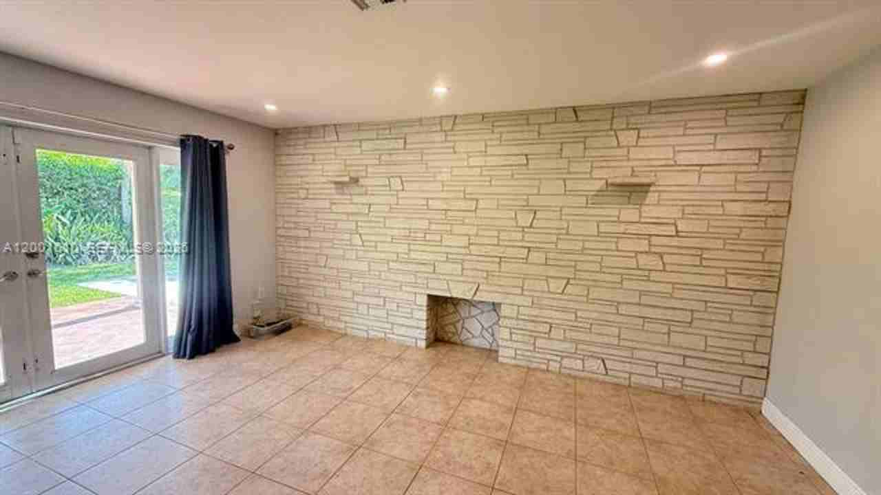 8820 Sw 43rd Ter - Photo 4 of 17