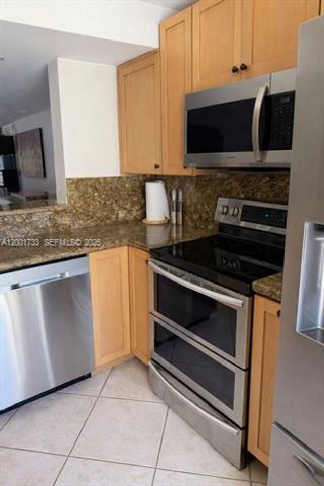 2661 2661 NE 164th St th 40 - Photo 5 of 27