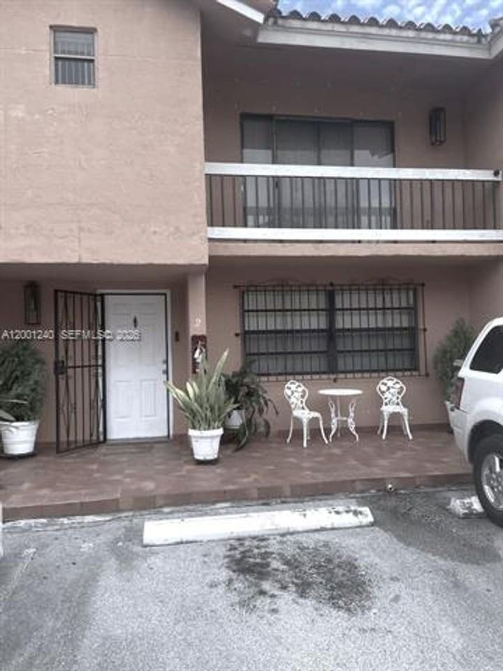 520 520 NW 109th Ave th 602 - Photo 5 of 33