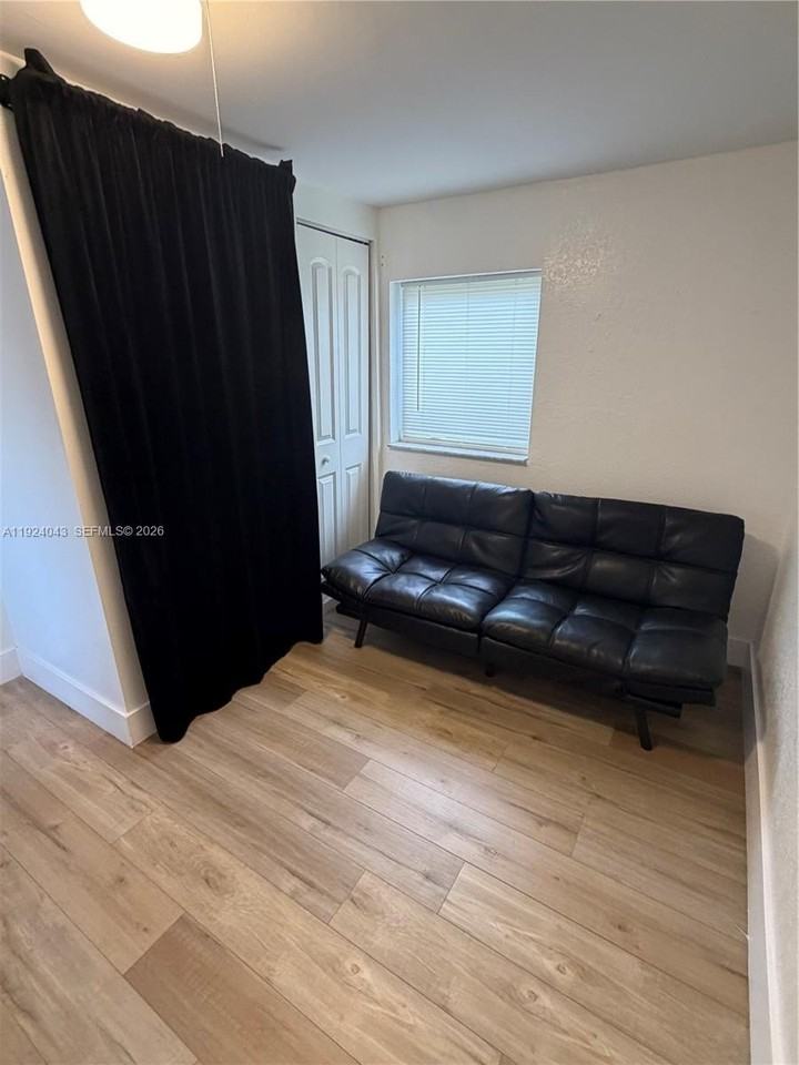 506 N 60th Ter - Photo 6 of 16