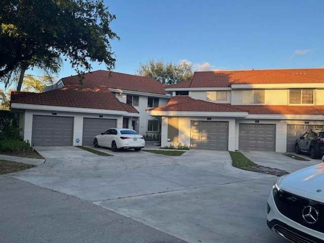 992 992 NW 93rd Avenue Ave - Photo 2 of 26