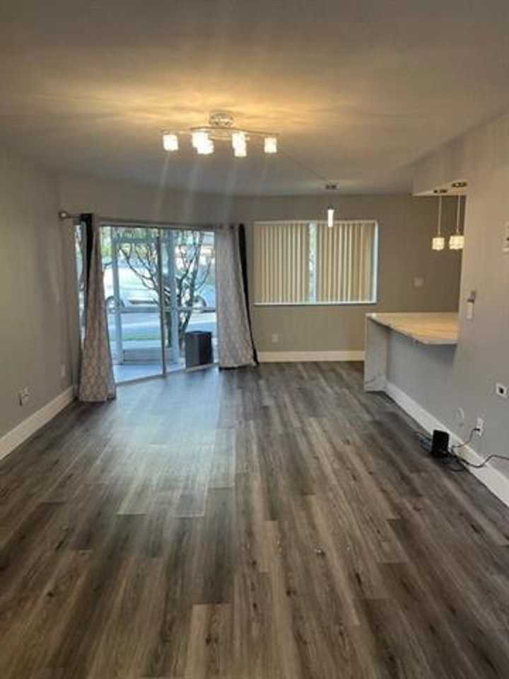 992 992 NW 93rd Avenue Ave - Photo 4 of 26