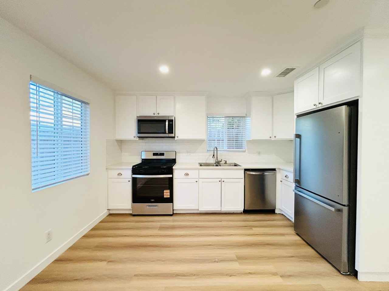 12717 Bradley Ave - Photo 2 of 13