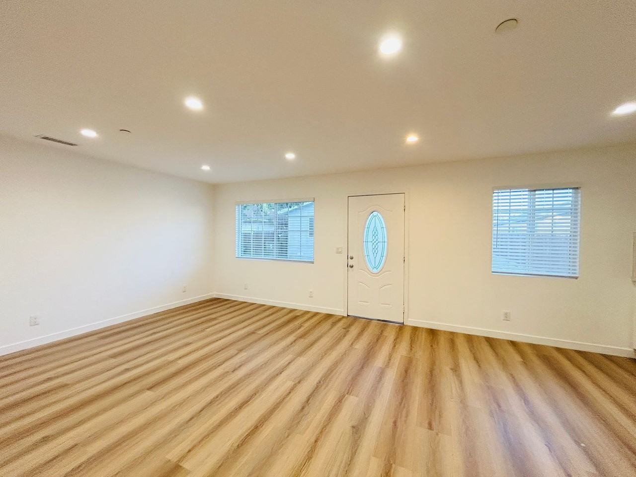 12717 Bradley Ave - Photo 3 of 13