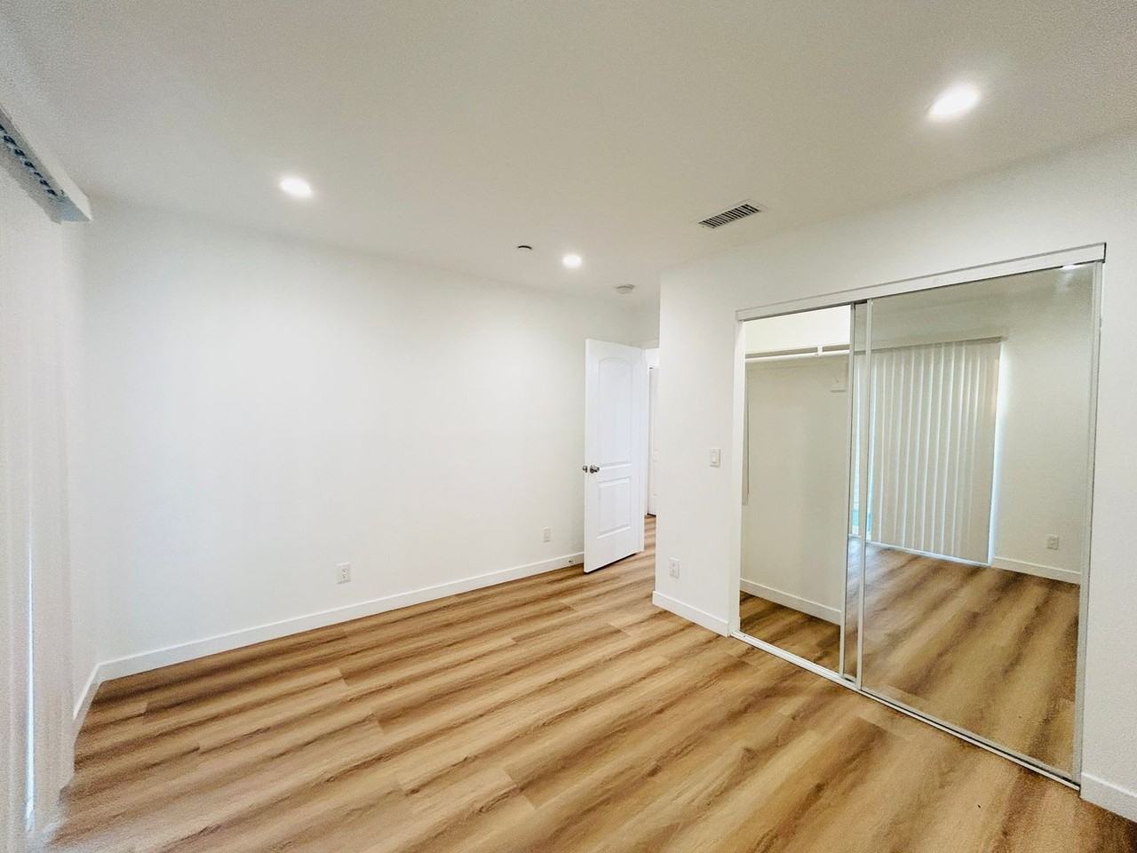 12717 Bradley Ave - Photo 4 of 13