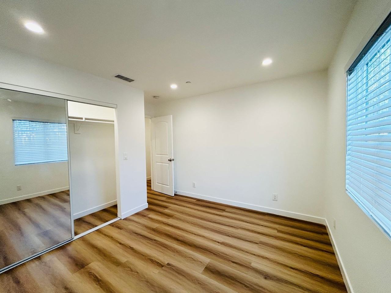 12717 Bradley Ave - Photo 6 of 13